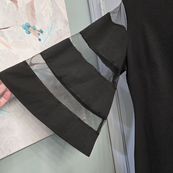 Elegant Black Dress - Picture 4 of 4